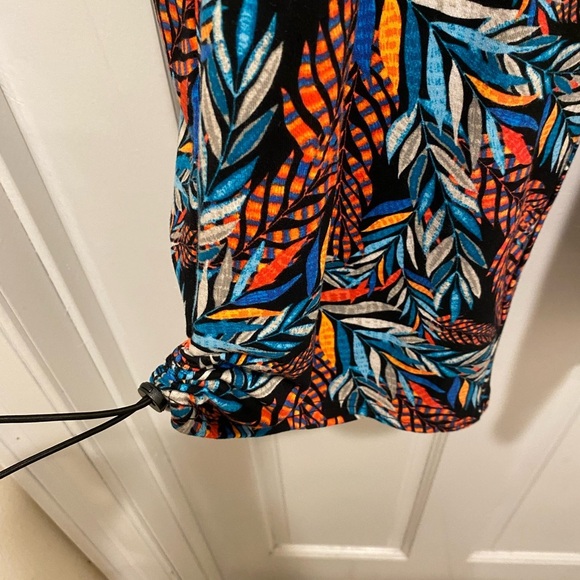 Colorful Leaf Print capri legging - Picture 3 of 5